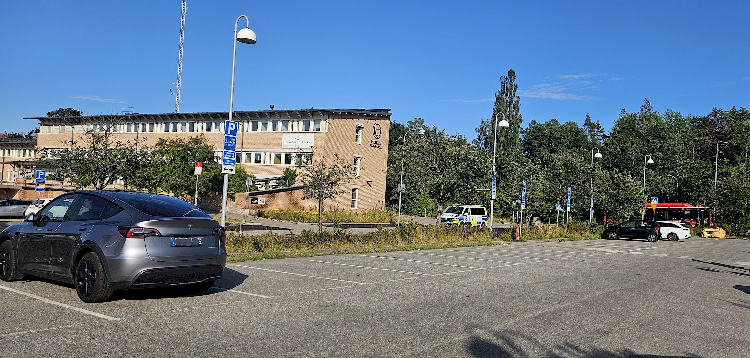 Stadshusparkeringen har många lediga platser så här i mitten av juli.