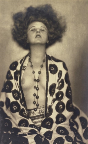 Dancer and Actress Elsie Altmann-Loos. Foto: Madame d’Ora 1922. © Photostudio Setzer-Tschiedel, Vienna