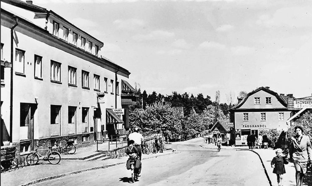 Stockholmsvägen, "på den tiden". Järnhandeln i fonden.