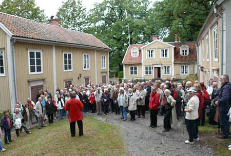Bilden tagen vid en visning på privatägda Lidingsbergs gård, som öppnades för allmänheten under en dag i september 2007.