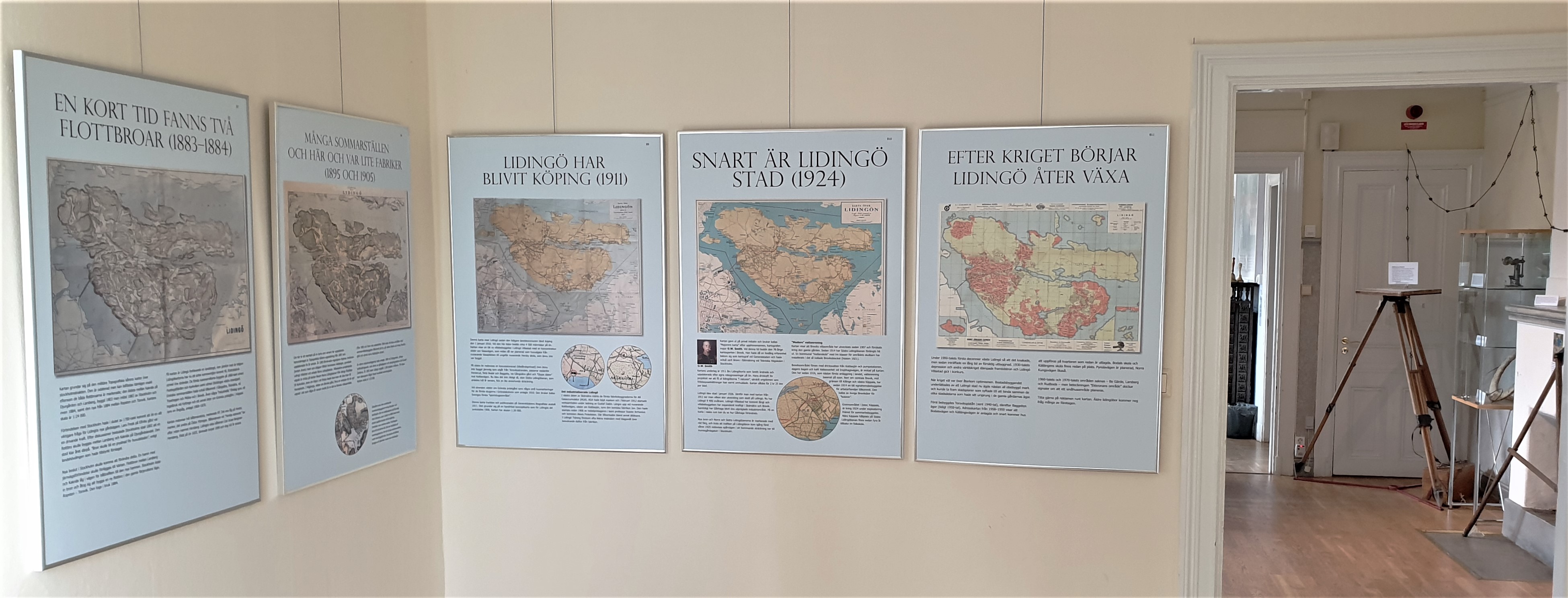 Massor med fakta, om varje karta, finns samlat på väggarna.
